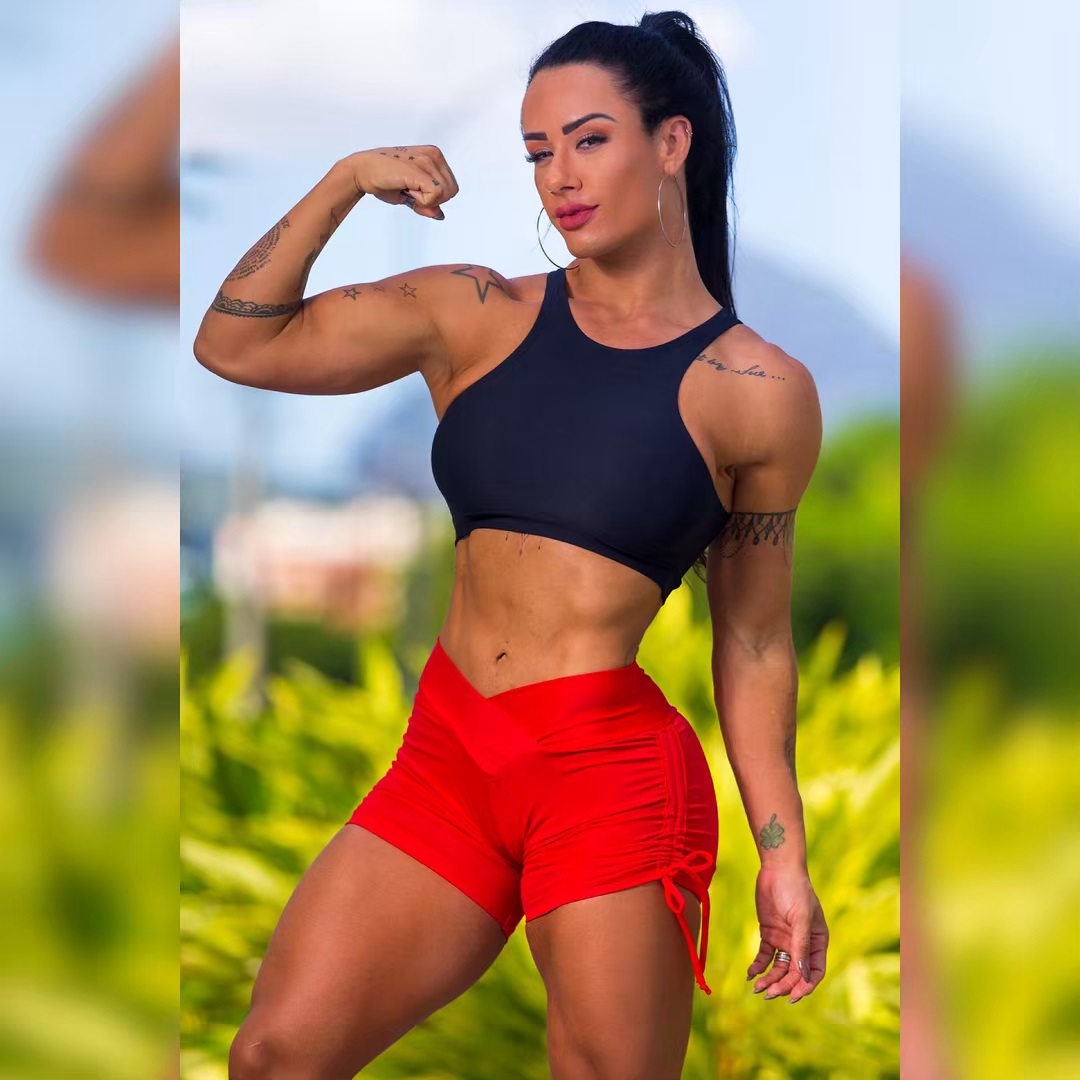 巴西最强壮女健身模特,a4腰身材展示