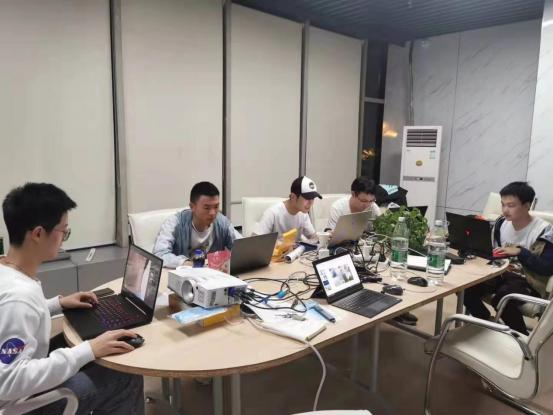 从成职院起飞的“弥雾机”终将抵达希望的果园