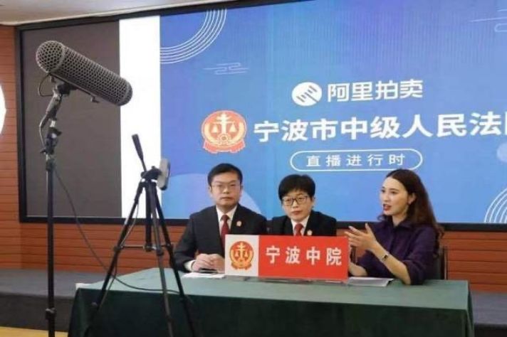 OMG！法官也学李佳琦