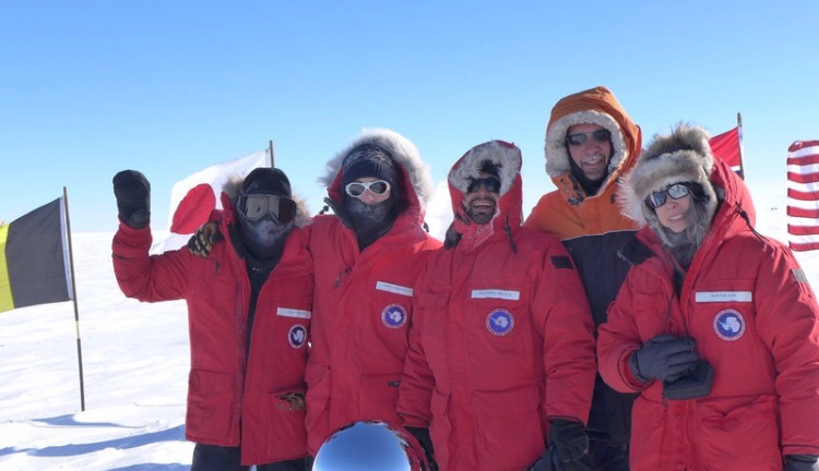 加拿大鹅值这个钱吗,加拿大鹅高版本值得买吗