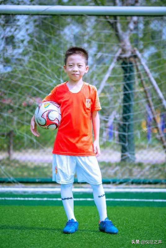 爱上足球仪征足球小将陈锦程2019中超联赛中展风采