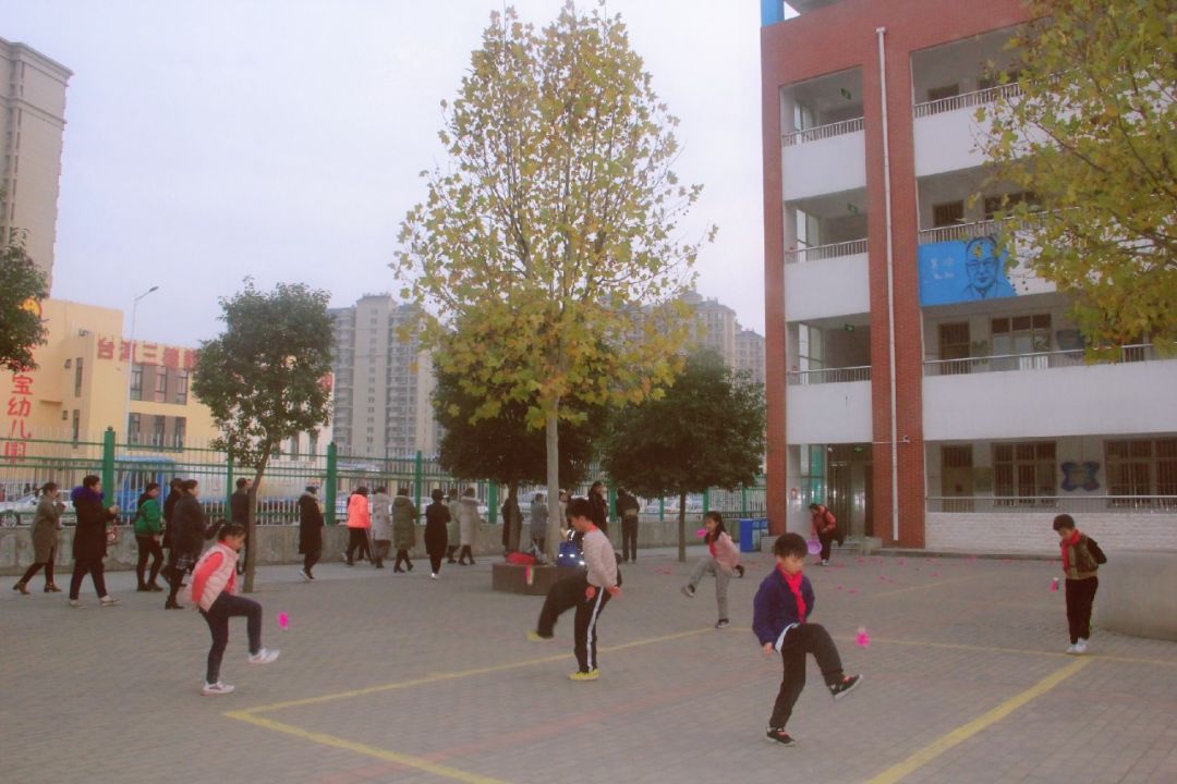 不忘初心砥砺前行教育实践活动,不忘初心小学文艺表演