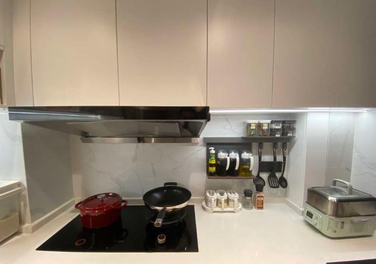 原木色极简家,黑白原木极简风格