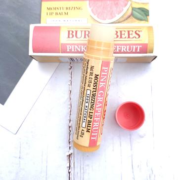 依泉润唇膏和小蜜蜂润唇膏,保湿唇膏小蜜蜂