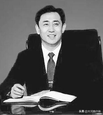 许家印登城门是哪年,许家印2019第一次登上城门的时间