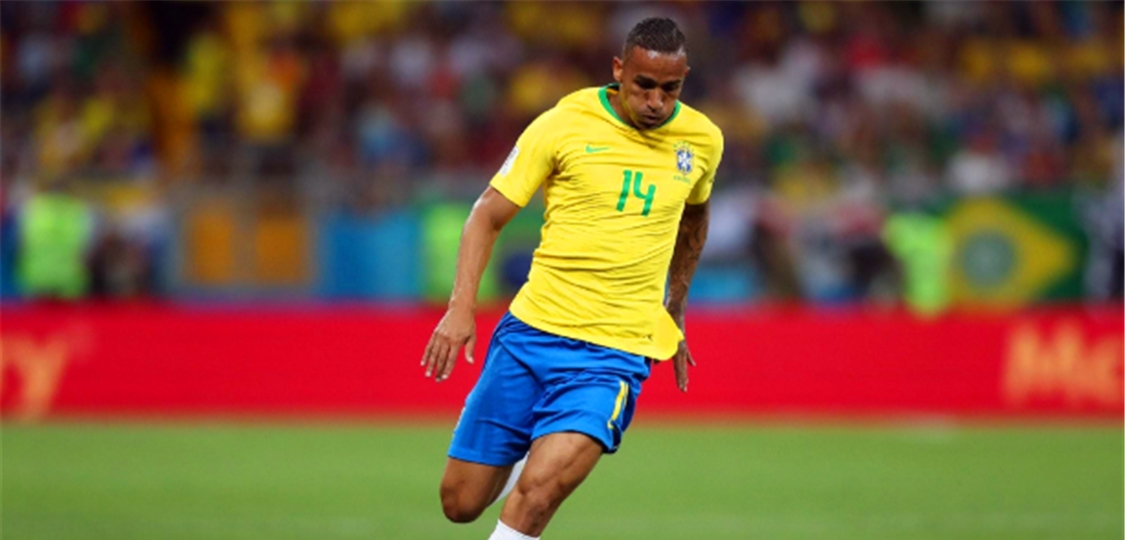 皇马巴萨内马尔被当球踢,皇马签内马尔迎来关键期