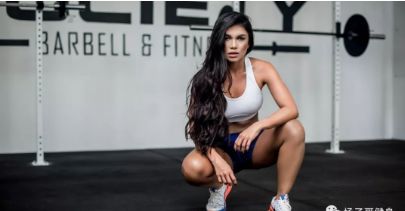 如何快速的练习腹肌视频,腹肌训练方法女学生一天练出腹肌