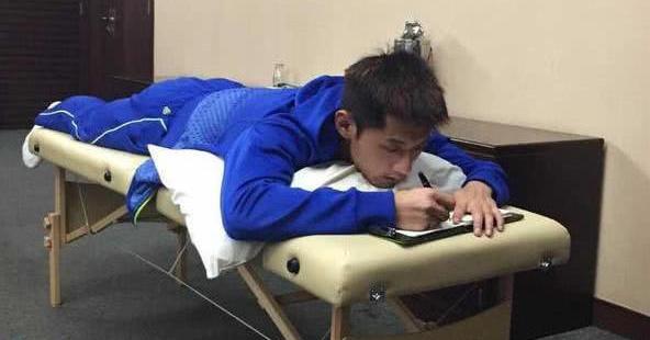 乒乓球跌落神坛,张继科从低谷里崛起