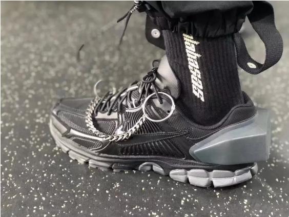 有许多配件的球鞋,如何让你的球鞋看起来更高级