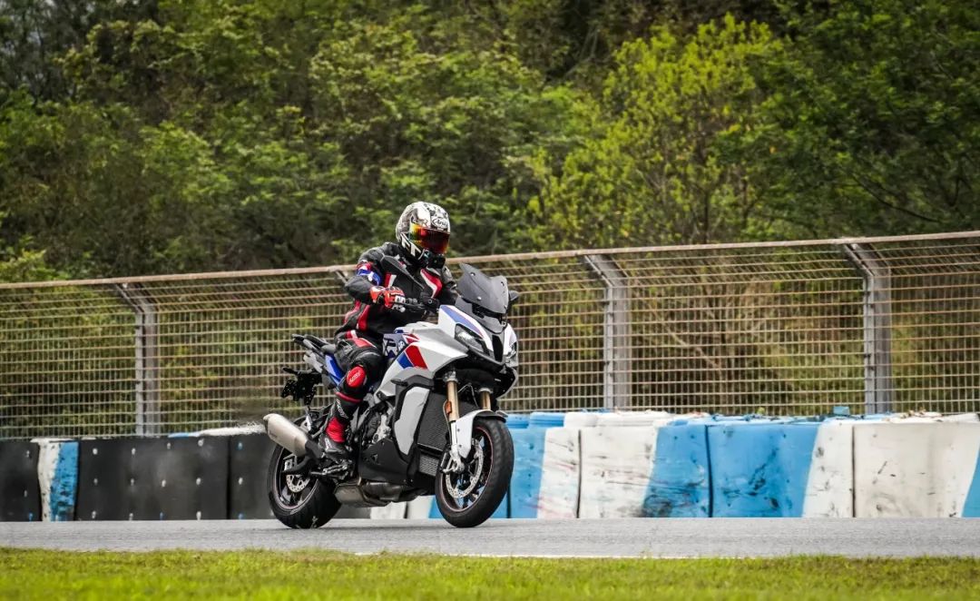 1万块钱以内买什么车省油,1万块以下有什么车