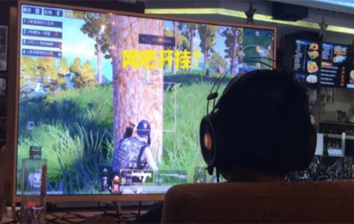 刺激战场玩家偶遇挂机队友,刺激战场偶遇锁血挂20多枪