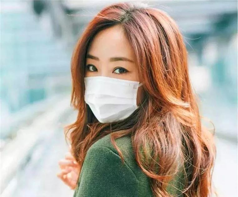 华亦俏朱红博士说:长期戴口罩形成口罩脸不用慌!