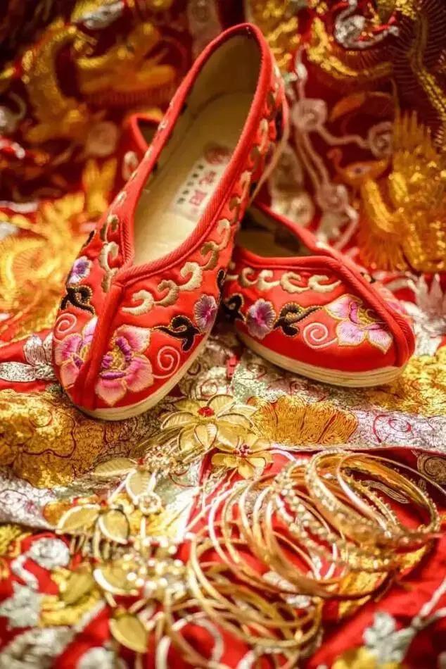 绣花鞋的传统,99两双传统工艺绣花鞋