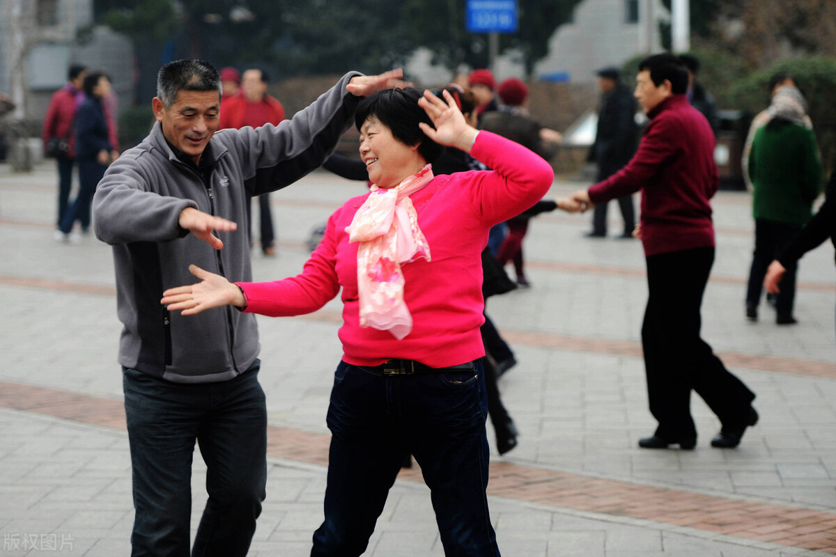 跳交谊舞平四的技巧,跳交谊舞的技巧