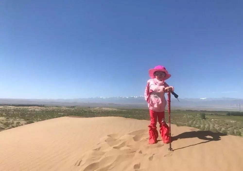带孩子徒步穿越戈壁无人区,带女儿进沙漠的乐嘉