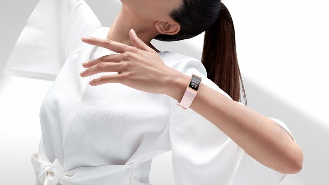 华为手环4pro防水吗能在水里游吗,华为手环4pro评测功能与颜值并存