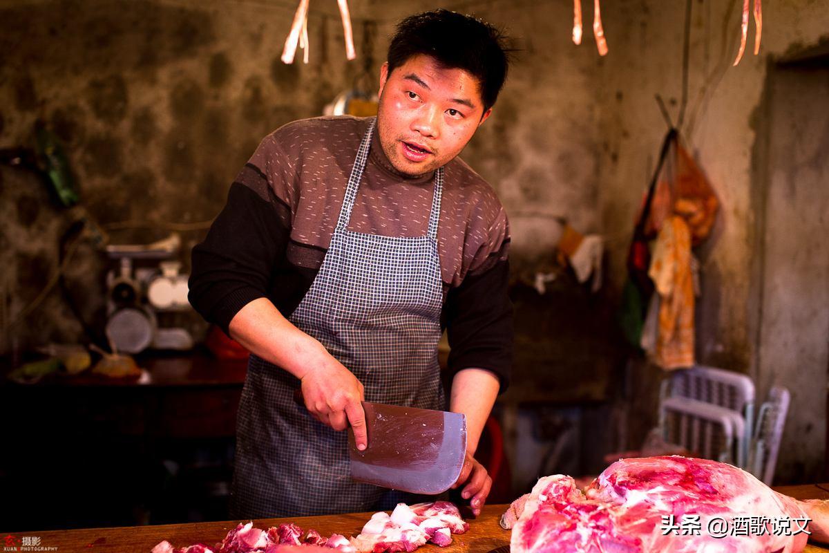 故事：屠户强卖强买，小伙讲了一个段子，先笑后哭丢脸面