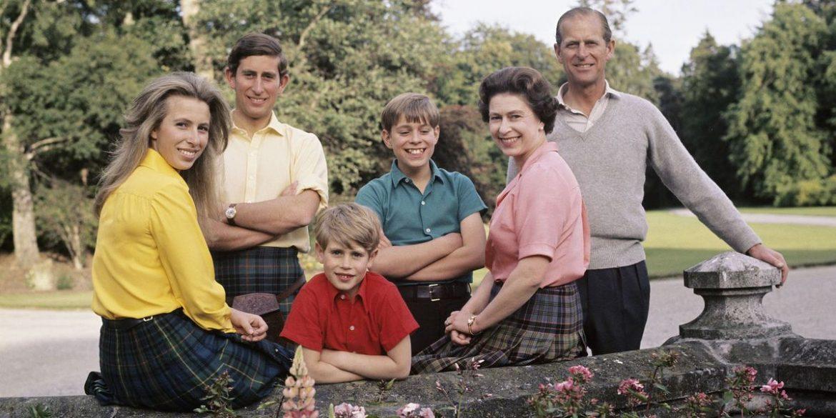 英女王下令封杀50年！王室私生活*片禁**遭泄露，百万人在线吃瓜