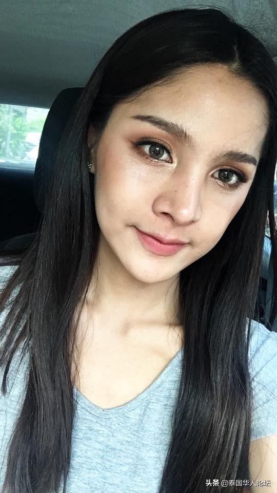 泰国*男美**斥资百万整容变性成美女