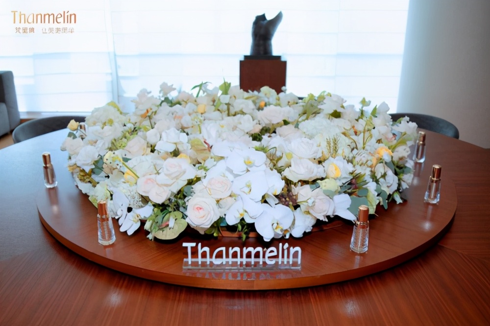 梵蜜琳的“小心机”，全藏在小膜灯肌底液里