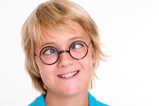 黑眼球移位是什么原因,什么原因会导致黑眼球偏离