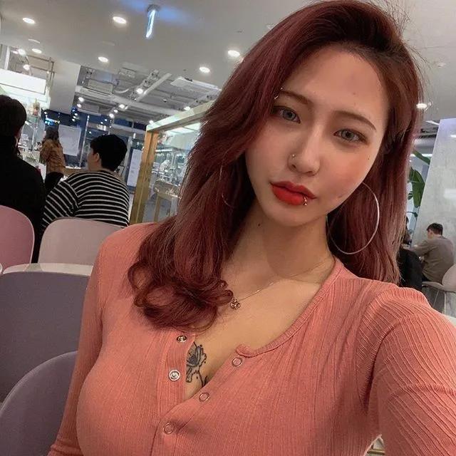 有纹身，爱穿刺，爱健身，这样的小姐姐你喜欢吗？