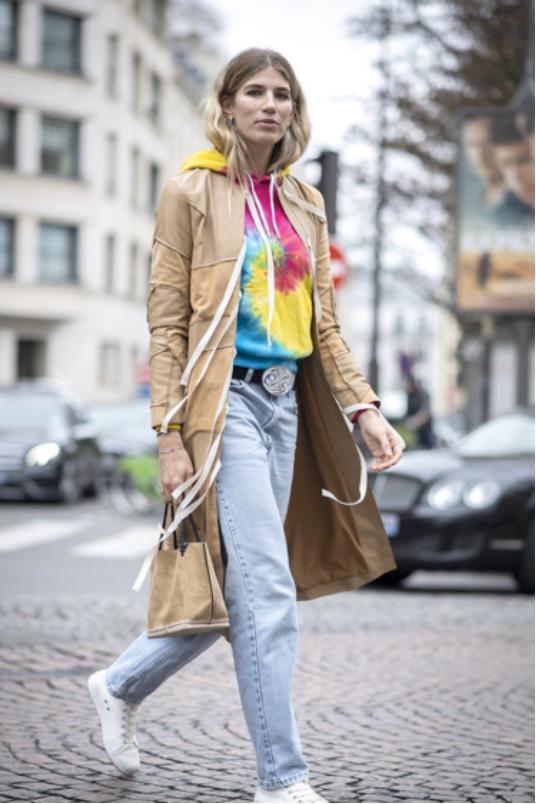 快get百搭卫衣穿出时髦和前卫,怎么把颜色鲜亮的卫衣穿出时尚感