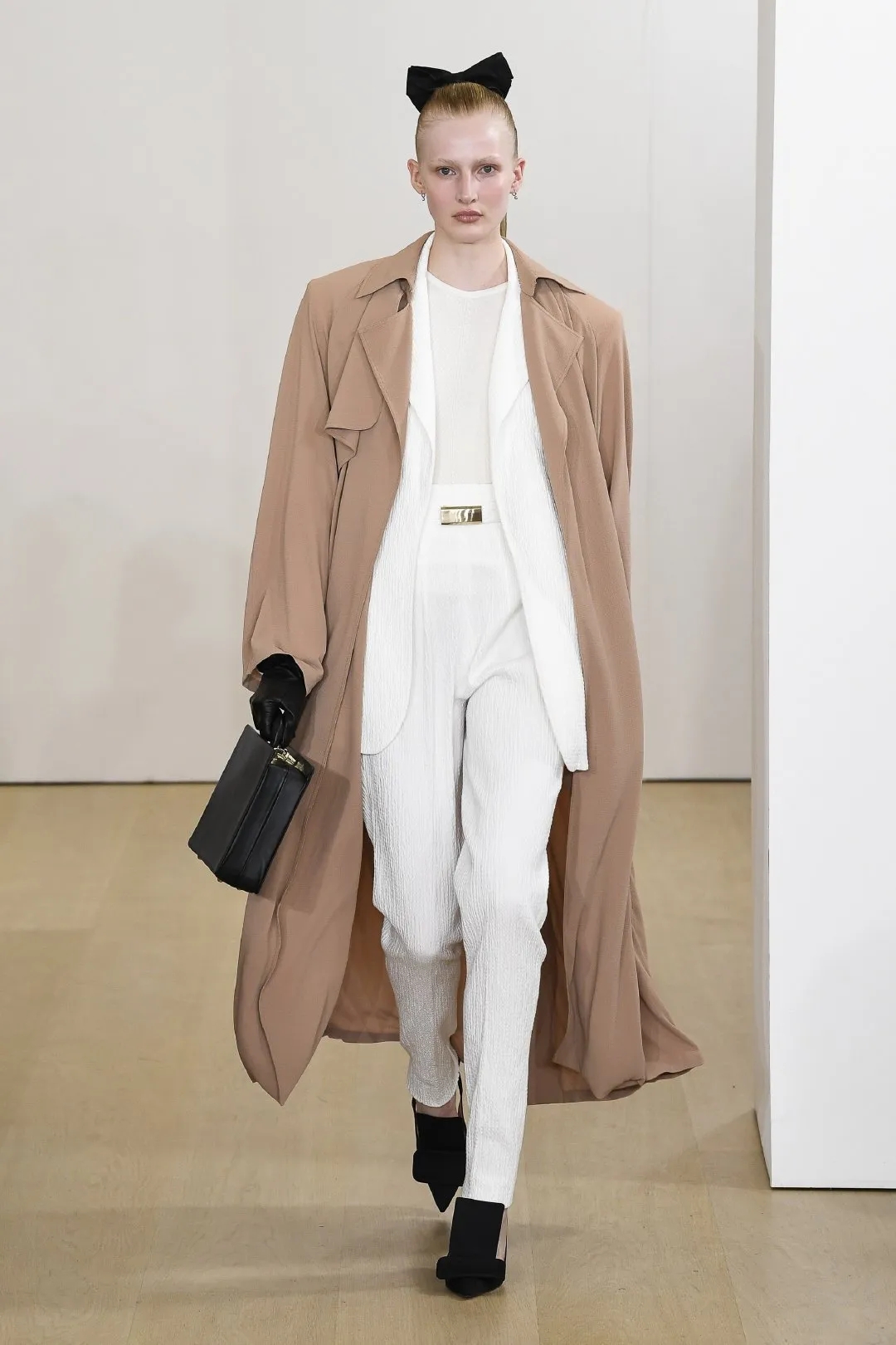 女生头上有东西,女生头上小饰品