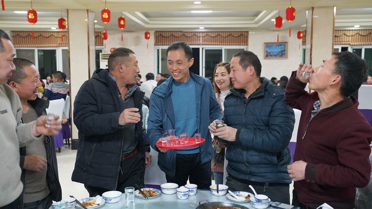 雷帝国际彩砂施工视频,雷帝国际瓷砖辅料