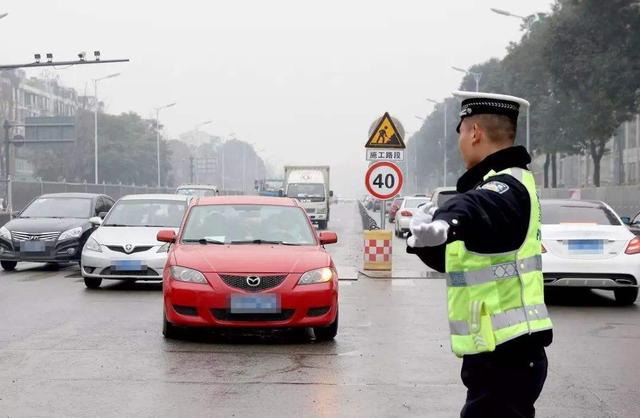 无左转信号灯路口被扣分,什么情况红绿灯路口左转会被处罚