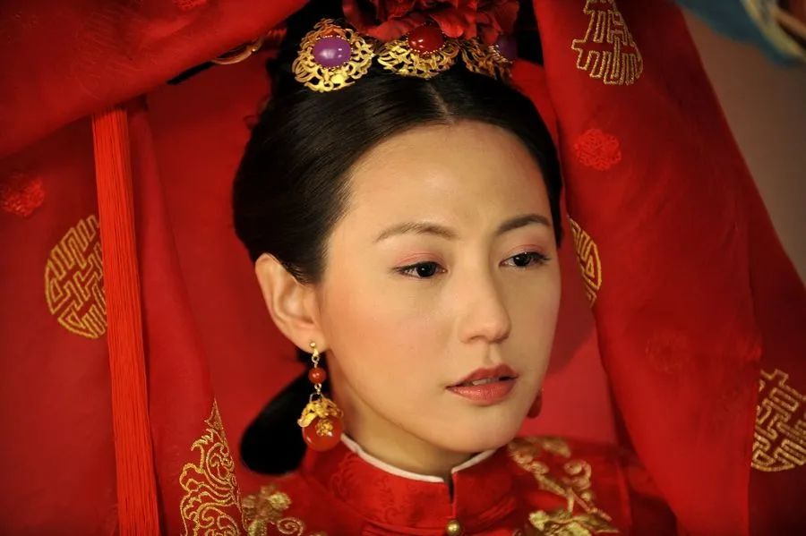 步步惊心四爷为什么不给若兰休书,步步惊心若兰去世四爷伤心的哭了