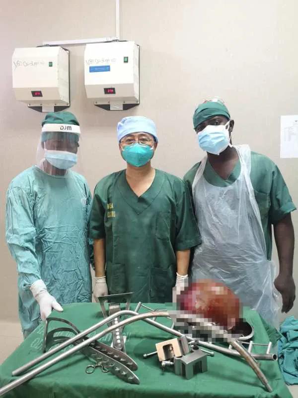 马普托女孩,马普托医生