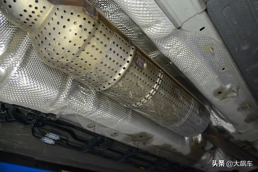 拆开底盘一目了然,老款法系车底盘解析