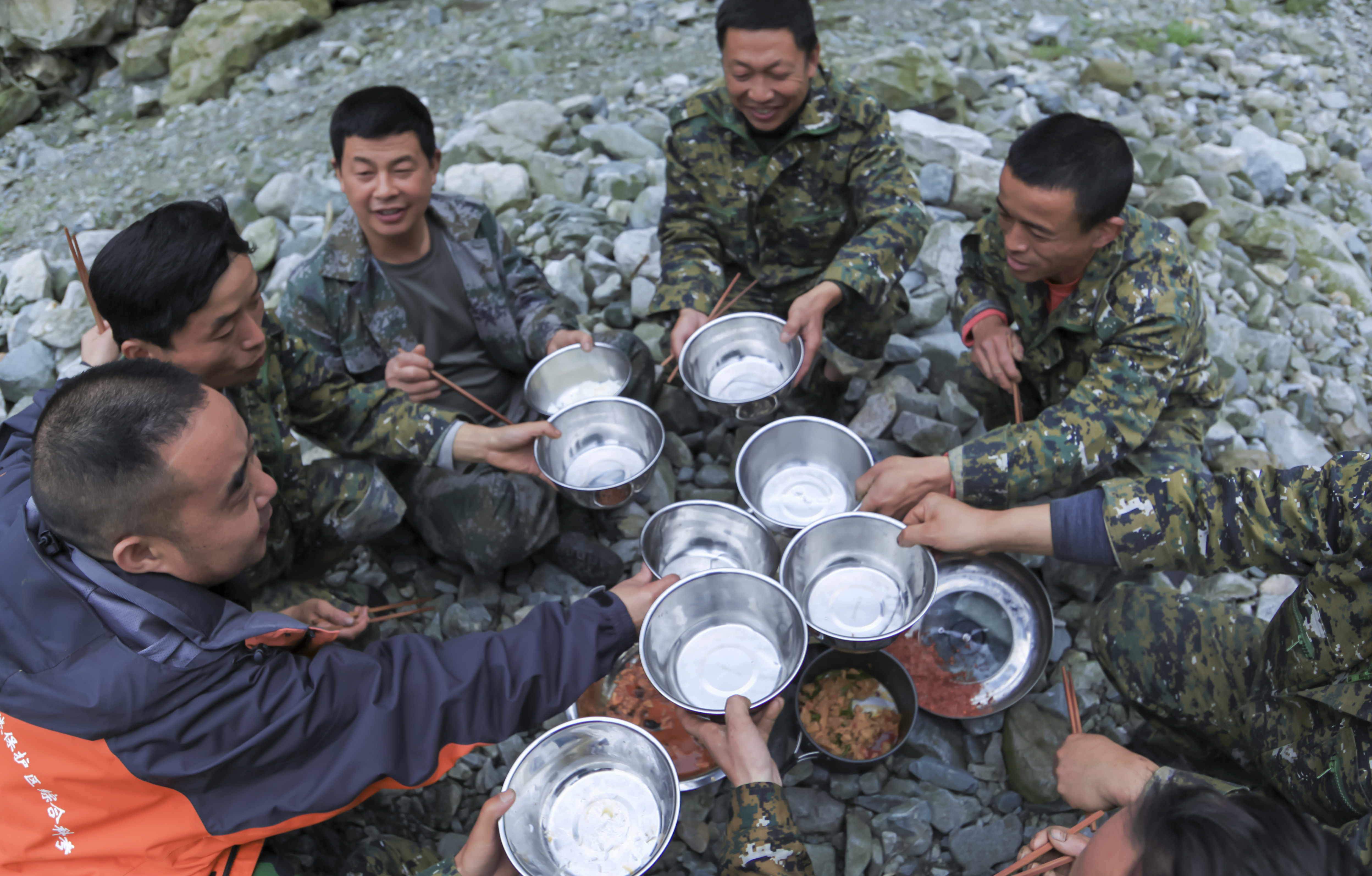 穿越无人区难忘的经历,穿越无人区后半夜的恐怖经历