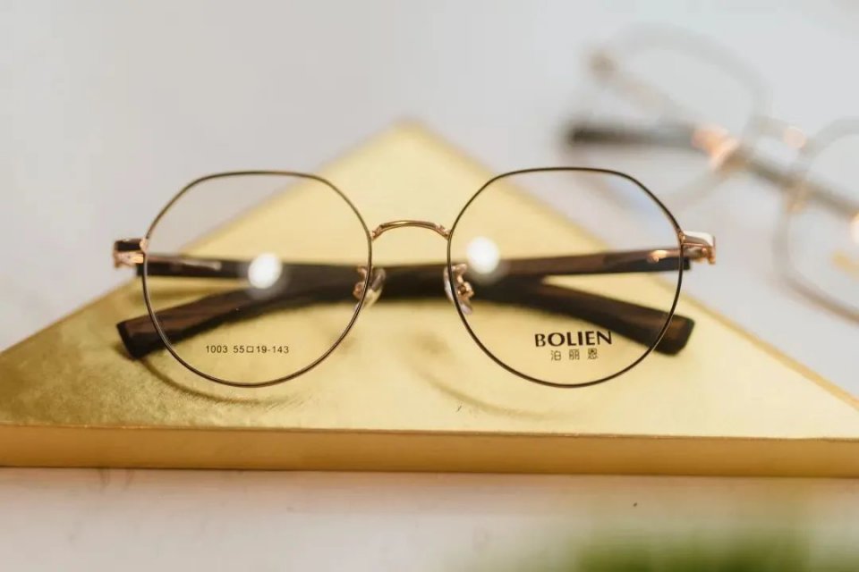 便宜防蓝光眼镜推荐 (好看又便宜的蓝光眼镜)