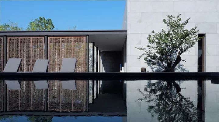 一晚80000，历时10年，耗资33亿的上海安缦，...