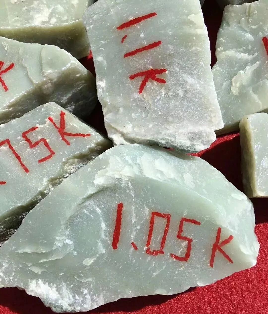 新疆和田玉山料和青海山料哪个好,和田玉山料最好的是什么