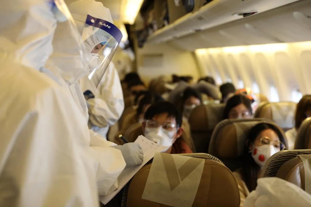 现场直击！阿布扎比—北京EY888航班入境西安后……