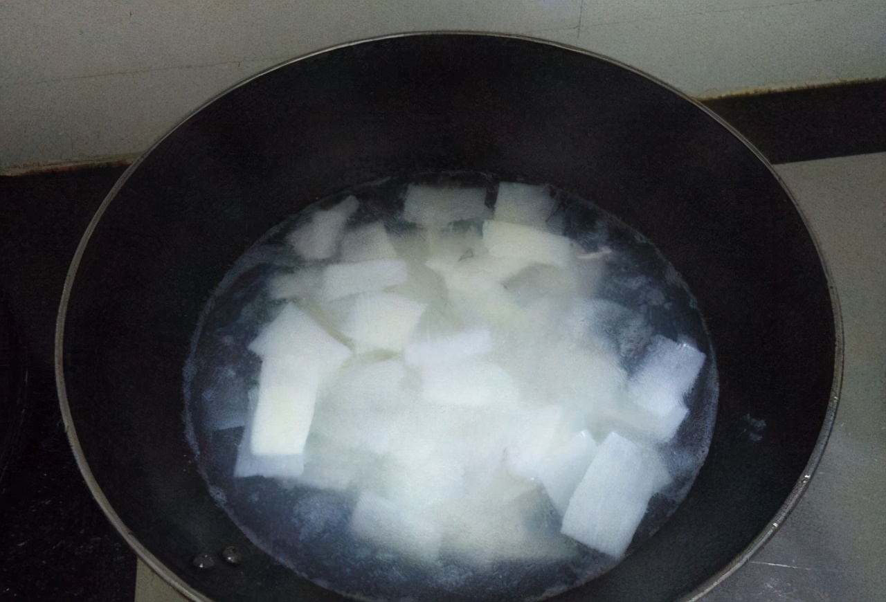 拔丝山药熬糖汁怎样不粘牙,拔丝山药的糖汁怎么熬