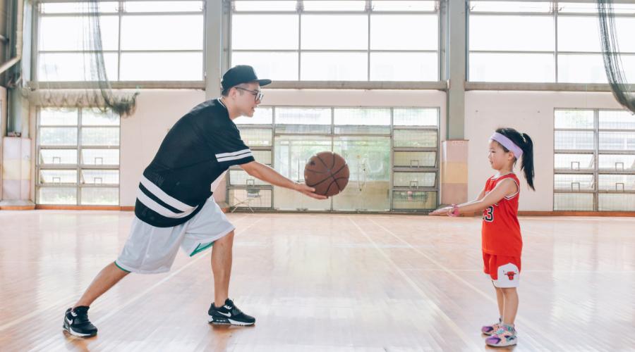 孩子突然胸口中间疼还有些红,小孩心口疼是心肌炎的症状吗