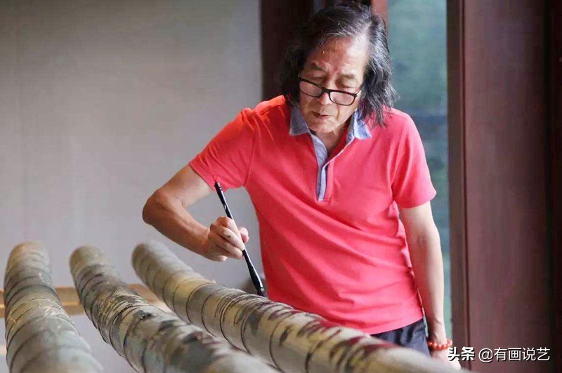 真实的乱书书法作品,在身体上写字治病