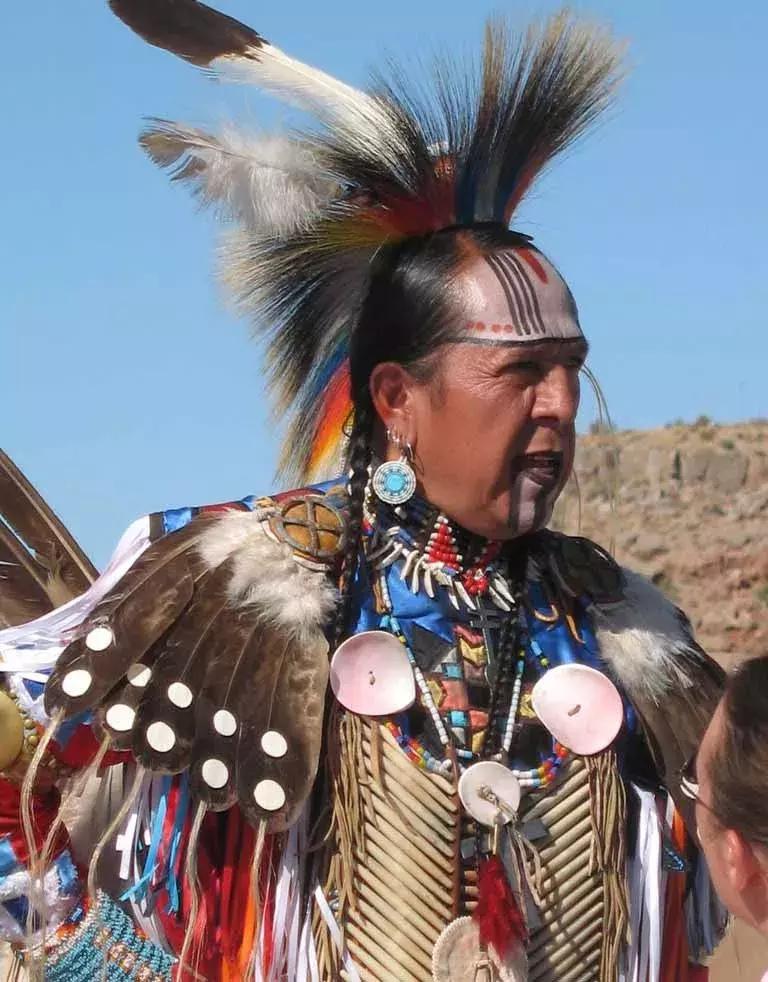 香烟的发展历程——昔日的“圣草”是变成如今成“毒草”的