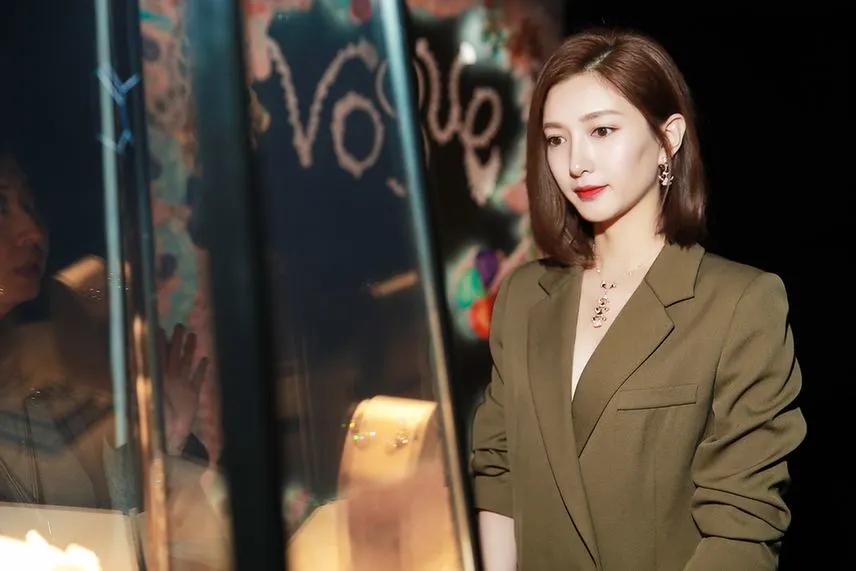 普通2元买的手链断了怎么修,手链断了去金店修多少钱