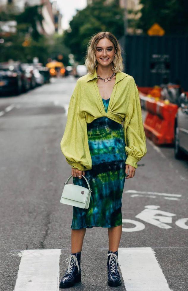 搭配短靴显瘦的又时髦的裤子,秋冬短靴配裙子轻松显气质