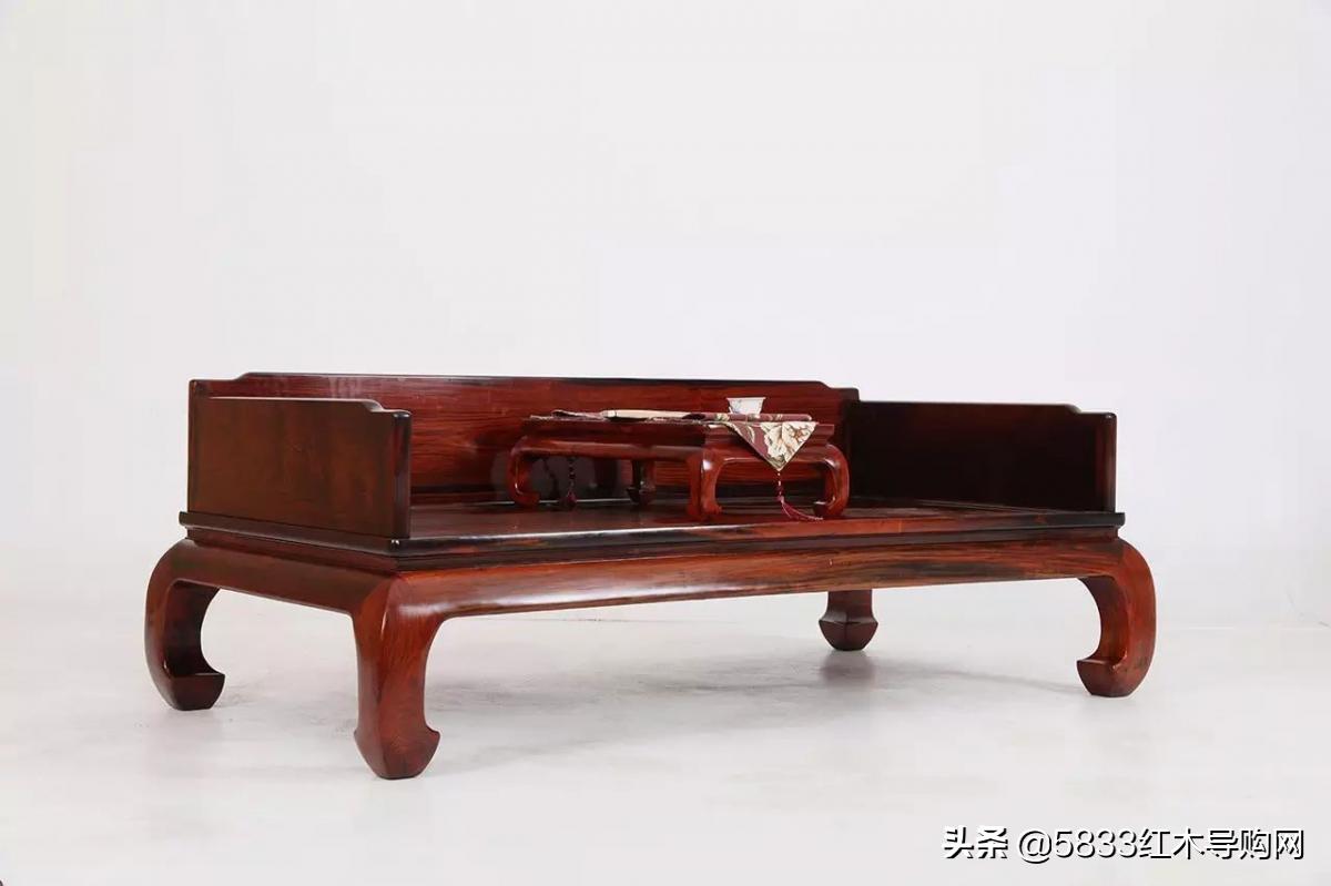 在客厅放的单人床的样子,客厅放一张床