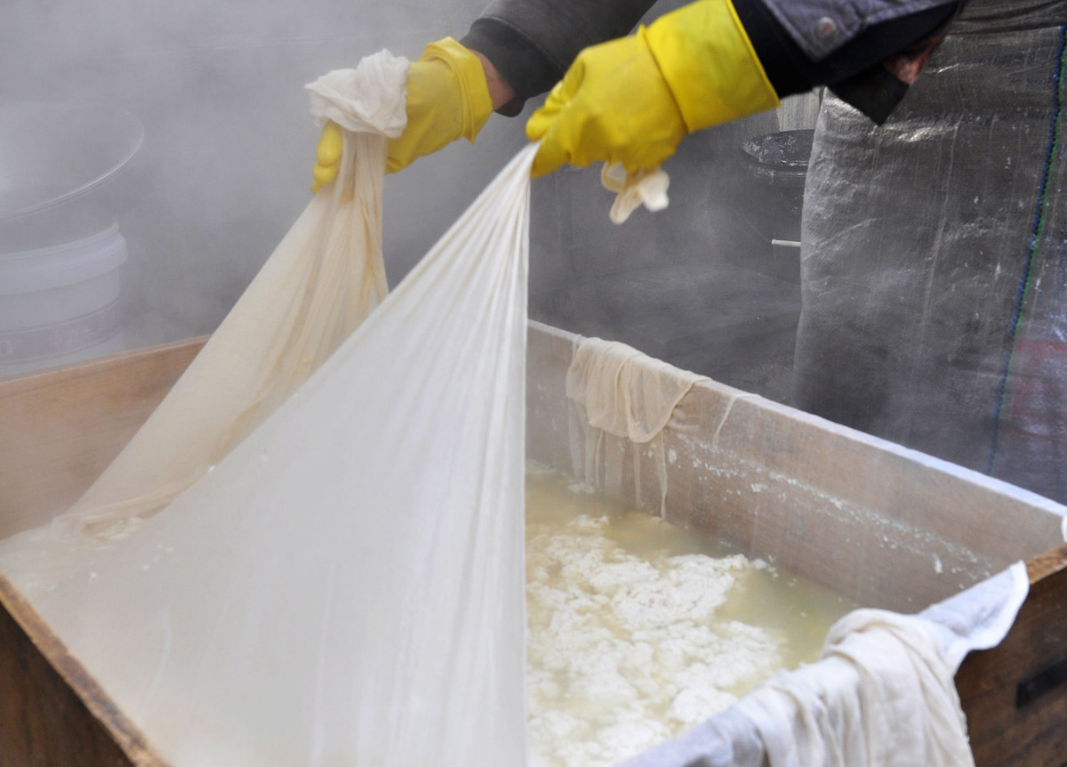 一斤黄豆用多少石膏和水打成豆腐,1斤黄豆放多少克石膏能做豆腐