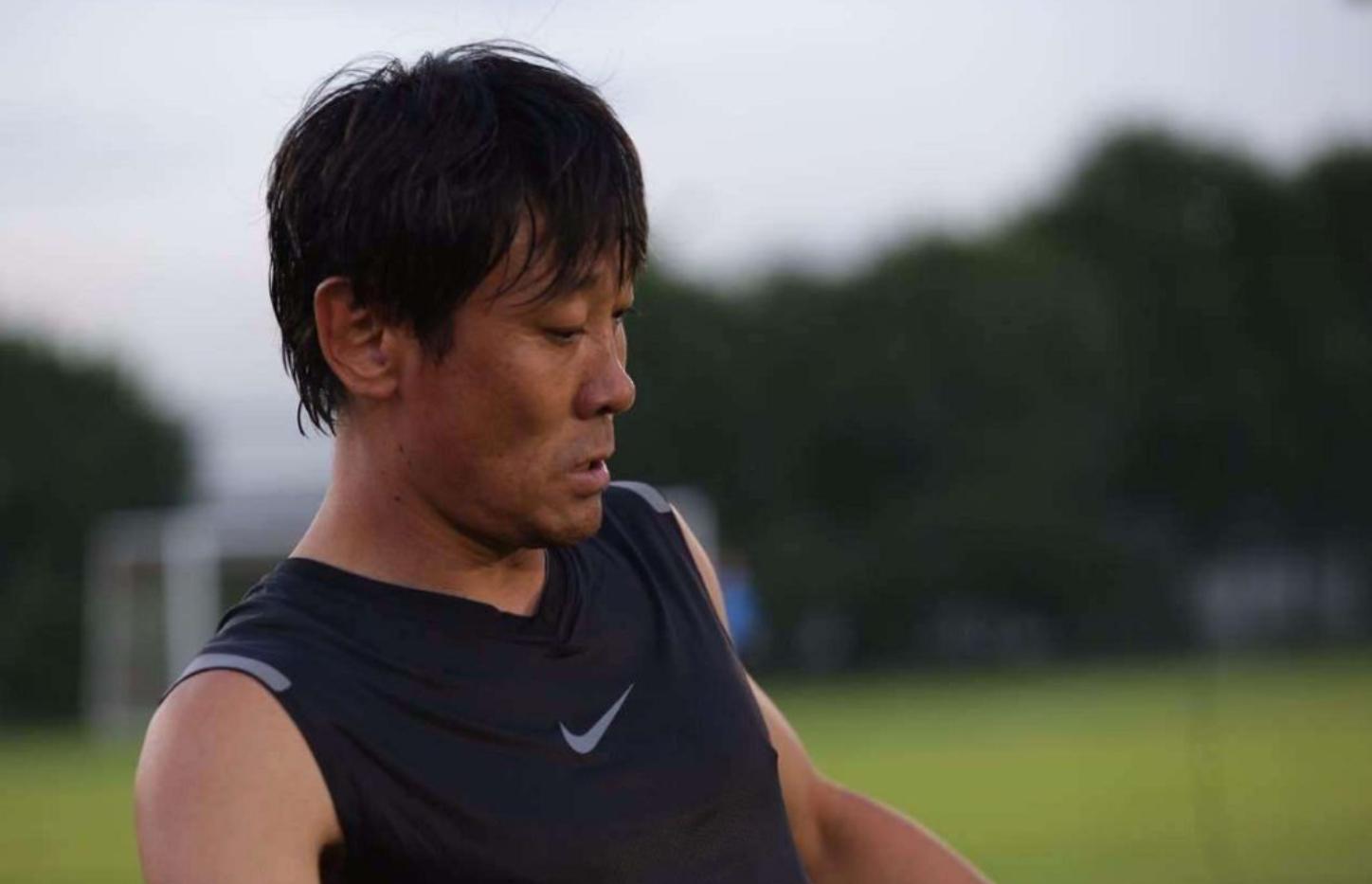 让那英苦恋10年，两个女人为他未婚生子，如今的高峰怎么样了？