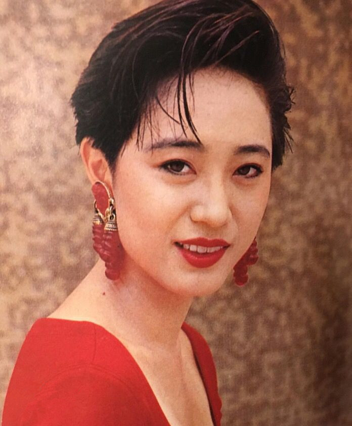 陈法蓉的短发既有帅气也有女人味,陈法蓉以前的短发是多少年前的