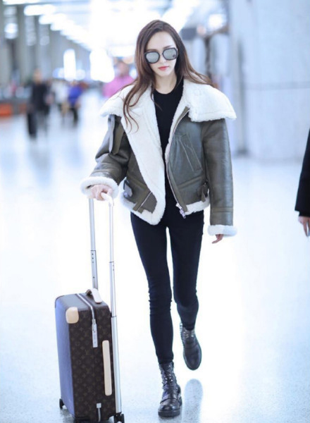 这条围巾的价格有点高英文怎么说,这条围巾多少钱的英文