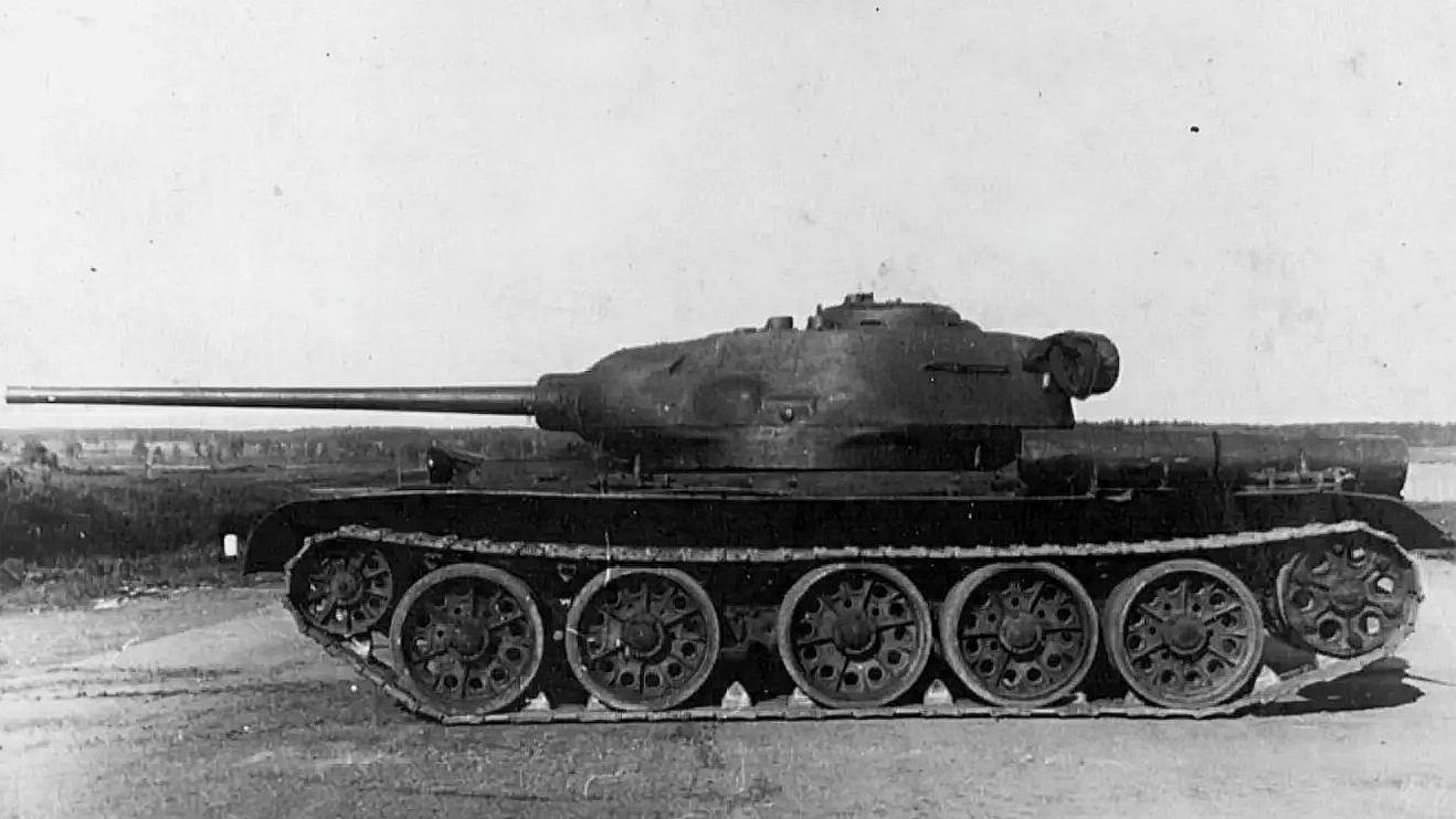 二战最强的中型坦克T-44，坦克发展史上一个承上启下的匆忙过客